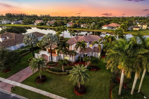 House in Davie, Florida 5 bedrooms, 443.52 sq.m. № 1475365 - photo 21