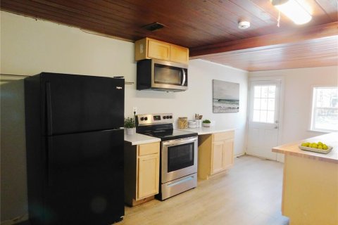 Immobilier commercial à vendre à Tampa, Floride: 3 chambres, 237.37 m2 № 2238569 - photo 17
