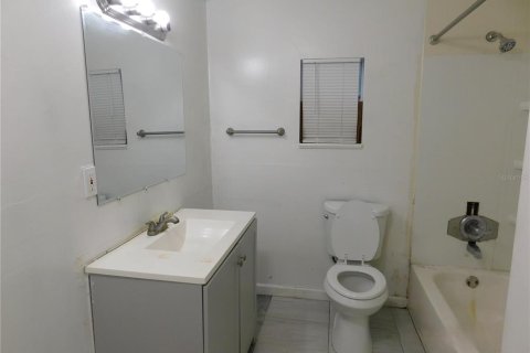 Immobilier commercial à vendre à Tampa, Floride: 3 chambres, 237.37 m2 № 2238569 - photo 25