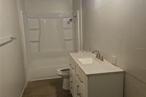 Immobilier commercial à vendre à Tampa, Floride: 3 chambres, 237.37 m2 № 2238569 - photo 26