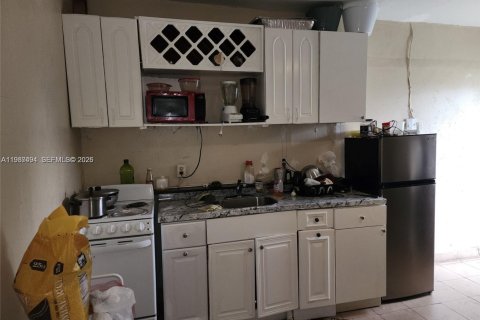 Propiedad comercial en alquiler en Lauderdale Lakes, Florida, 1 dormitorio, 110.65 m2 № 2048735 - foto 3