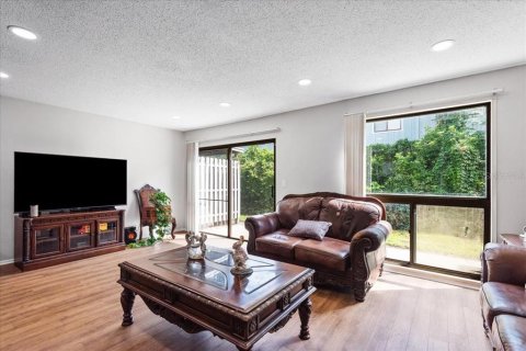 Купить таунхаус в Винтер-Спрингс, Флорида 8 комнат, 130.06м2, № 1893601 - фото 12