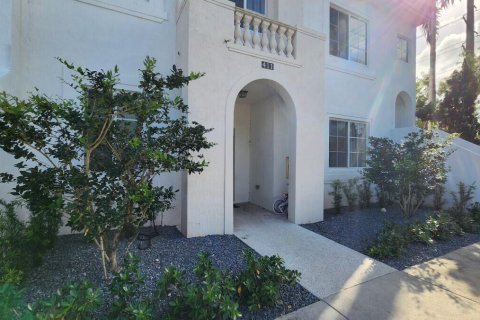 Townhouse in Miramar, Florida 3 bedrooms, 132.48 sq.m. № 2173766