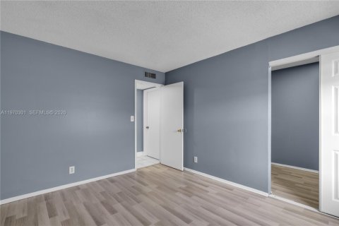 Condo in Plantation, Florida, 2 bedrooms  № 2032689 - photo 13