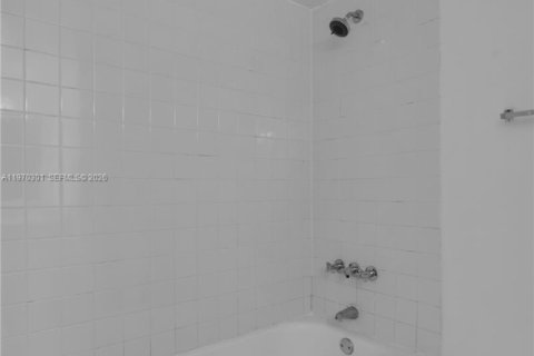 Condo in Plantation, Florida, 2 bedrooms  № 2032689 - photo 19