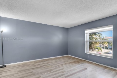 Condo in Plantation, Florida, 2 bedrooms  № 2032689 - photo 16