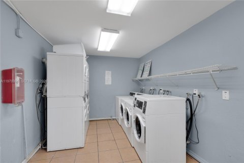 Condo in Plantation, Florida, 2 bedrooms  № 2032689 - photo 20