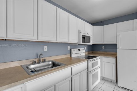 Condo in Plantation, Florida, 2 bedrooms  № 2032689 - photo 8