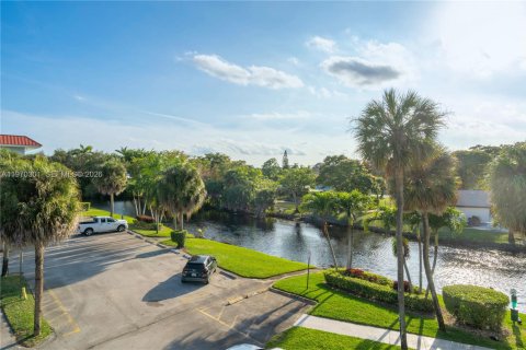Condo in Plantation, Florida, 2 bedrooms  № 2032689 - photo 22