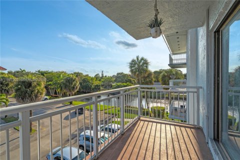 Condo in Plantation, Florida, 2 bedrooms  № 2032689 - photo 21