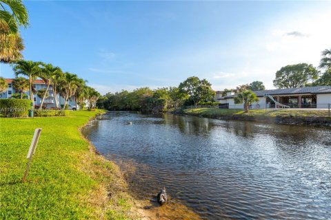 Condo in Plantation, Florida, 2 bedrooms  № 2032689 - photo 25