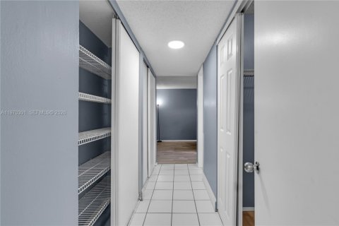 Condo in Plantation, Florida, 2 bedrooms  № 2032689 - photo 15