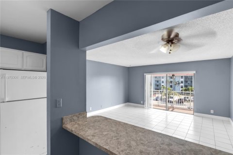 Condo in Plantation, Florida, 2 bedrooms  № 2032689 - photo 10