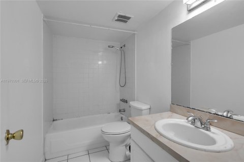 Condo in Plantation, Florida, 2 bedrooms  № 2032689 - photo 18