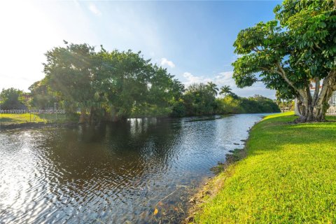 Condo in Plantation, Florida, 2 bedrooms  № 2032689 - photo 26
