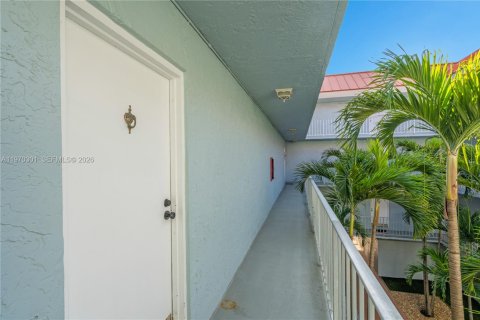 Condo in Plantation, Florida, 2 bedrooms  № 2032689 - photo 3
