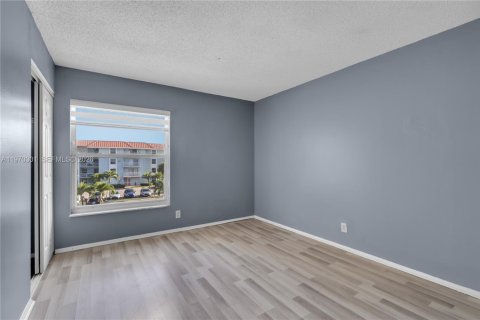 Condo in Plantation, Florida, 2 bedrooms  № 2032689 - photo 11
