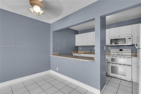 Condo in Plantation, Florida, 2 bedrooms  № 2032689 - photo 9
