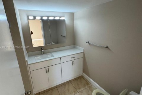 Снять в аренду кондоминиум в Дорал, Флорида 2 спальни, 102.66м2, № 2153449 - фото 11