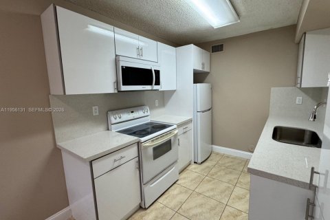 Снять в аренду кондоминиум в Дорал, Флорида 2 спальни, 102.66м2, № 2153449 - фото 6