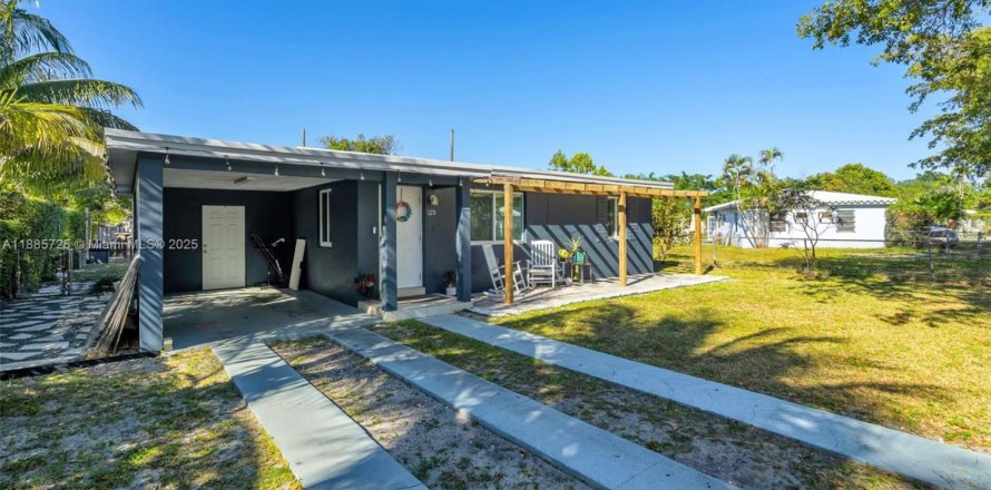 Villa ou maison à North Miami, Floride 2 chambres, 74.32 m2 № 1932513