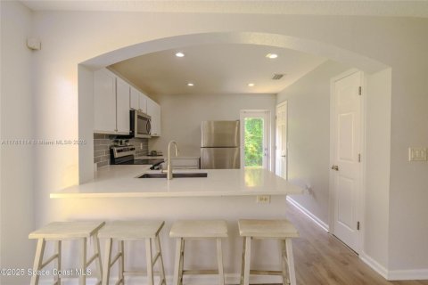 Townhouse in Titusville, Florida 3 bedrooms № 1698654 - photo 9