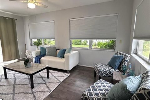 House in Pinellas Park, Florida 2 bedrooms, 99.68 sq.m. № 1201525 - photo 12