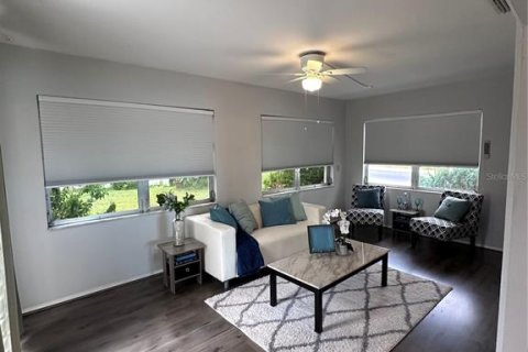 House in Pinellas Park, Florida 2 bedrooms, 99.68 sq.m. № 1201525 - photo 11