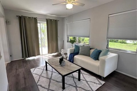 House in Pinellas Park, Florida 2 bedrooms, 99.68 sq.m. № 1201525 - photo 13