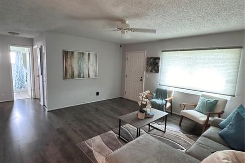House in Pinellas Park, Florida 2 bedrooms, 99.68 sq.m. № 1201525 - photo 7