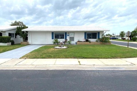 House in Pinellas Park, Florida 2 bedrooms, 99.68 sq.m. № 1201525 - photo 1