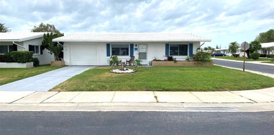 House in Pinellas Park, Florida 2 bedrooms, 99.68 sq.m. № 1201525