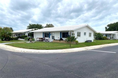 House in Pinellas Park, Florida 2 bedrooms, 99.68 sq.m. № 1201525 - photo 2