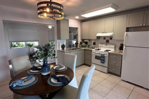 House in Pinellas Park, Florida 2 bedrooms, 99.68 sq.m. № 1201525 - photo 8