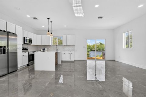 House in Fort Lauderdale, Florida 3 bedrooms, 124.67 sq.m. № 2067512 - photo 21