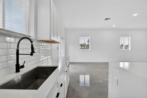 House in Fort Lauderdale, Florida 3 bedrooms, 124.67 sq.m. № 2067512 - photo 24