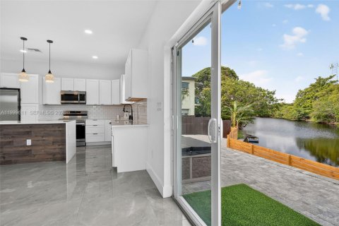 House in Fort Lauderdale, Florida 3 bedrooms, 124.67 sq.m. № 2067512 - photo 27