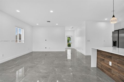 House in Fort Lauderdale, Florida 3 bedrooms, 124.67 sq.m. № 2067512 - photo 4