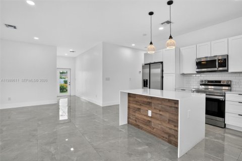 House in Fort Lauderdale, Florida 3 bedrooms, 124.67 sq.m. № 2067512 - photo 3