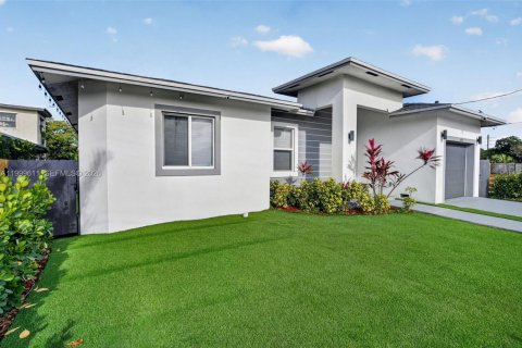 House in Fort Lauderdale, Florida 3 bedrooms, 124.67 sq.m. № 2067512 - photo 8