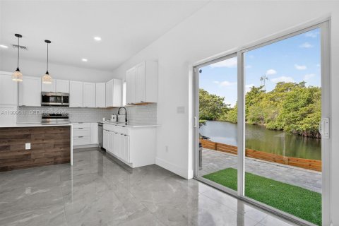 House in Fort Lauderdale, Florida 3 bedrooms, 124.67 sq.m. № 2067512 - photo 23