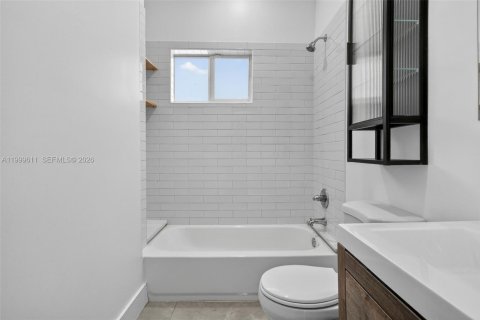 House in Fort Lauderdale, Florida 3 bedrooms, 124.67 sq.m. № 2067512 - photo 18