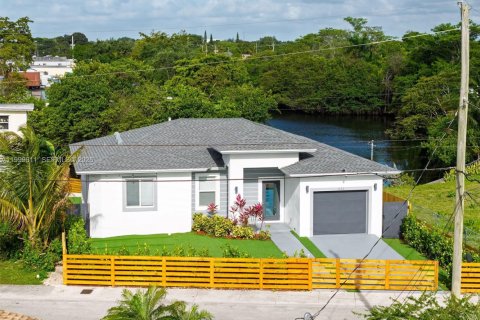 House in Fort Lauderdale, Florida 3 bedrooms, 124.67 sq.m. № 2067512 - photo 9