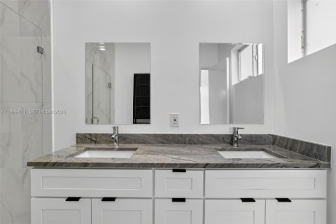 House in Fort Lauderdale, Florida 3 bedrooms, 124.67 sq.m. № 2067512 - photo 17