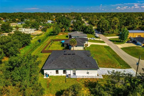 House in North Port, Florida 4 bedrooms, 223.06 sq.m. № 2151959 - photo 11