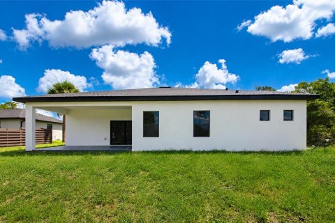 House in North Port, Florida 4 bedrooms, 223.06 sq.m. № 2151959 - photo 4