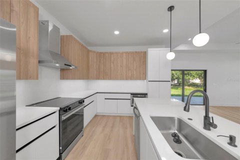 House in North Port, Florida 4 bedrooms, 223.06 sq.m. № 2151959 - photo 17