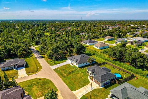 House in North Port, Florida 4 bedrooms, 223.06 sq.m. № 2151959 - photo 8