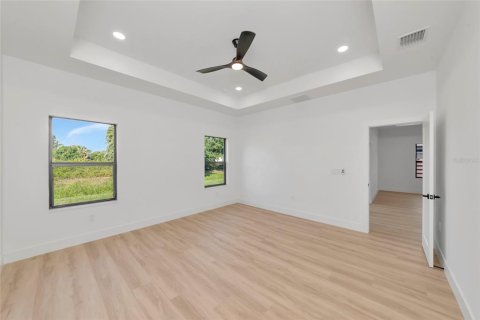 House in North Port, Florida 4 bedrooms, 223.06 sq.m. № 2151959 - photo 27