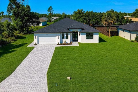House in North Port, Florida 4 bedrooms, 223.06 sq.m. № 2151959 - photo 2